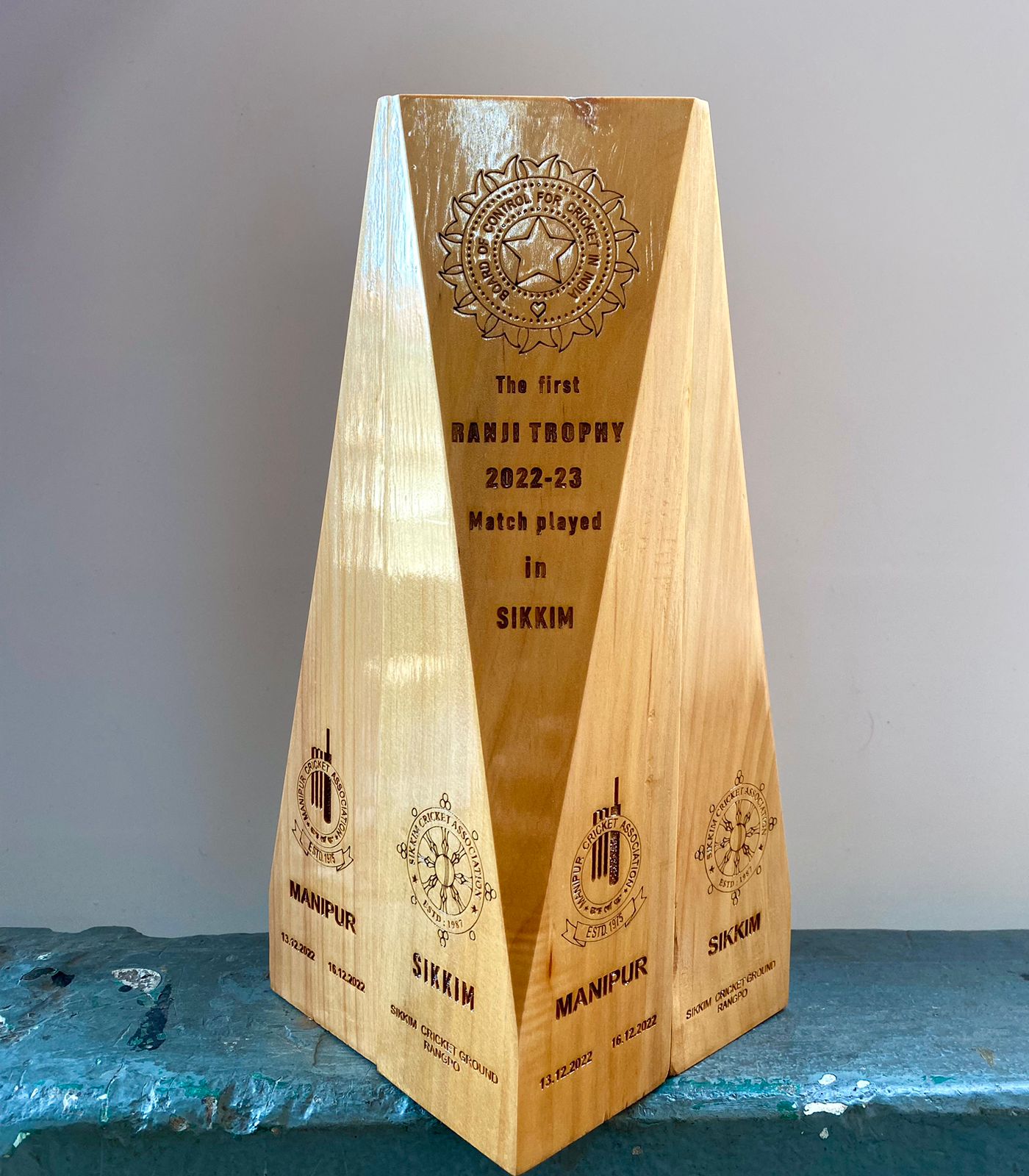 CUSTOMIZED WOODEN ENGRAVED TROPHIES